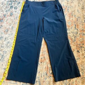 Eddie Bauer Blue Elastic Waist Pull-On Cropped Travel Pants